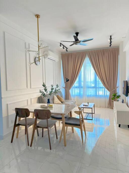 Netflix Two Bedroom Troika Kota Bharu Homestay 118 エクステリア 写真