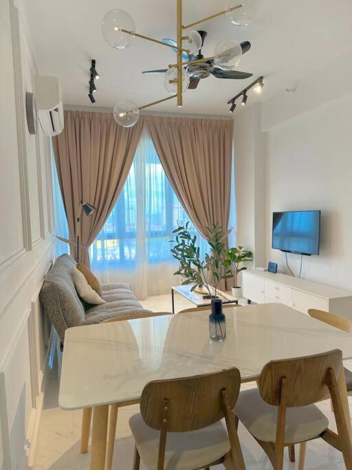Netflix Two Bedroom Troika Kota Bharu Homestay 118 エクステリア 写真