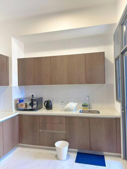 Netflix Two Bedroom Troika Kota Bharu Homestay 118 エクステリア 写真