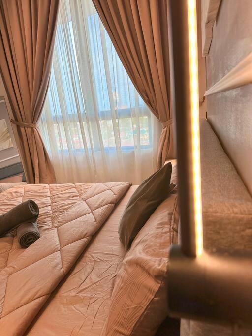 Netflix Two Bedroom Troika Kota Bharu Homestay 118 エクステリア 写真