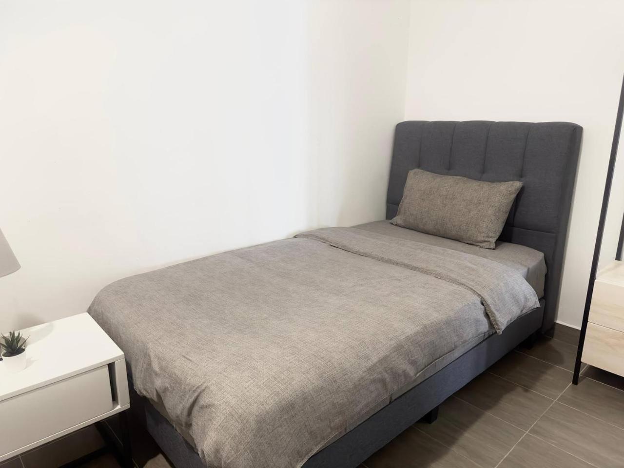 Netflix Two Bedroom Troika Kota Bharu Homestay 118 エクステリア 写真